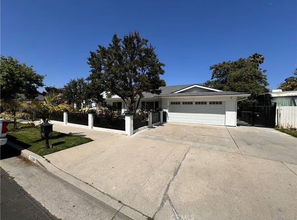 7226 Newcastle Ave, Reseda, CA 91335