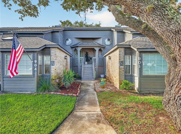 210 Oak Bay Street, Rockport, TX 78382