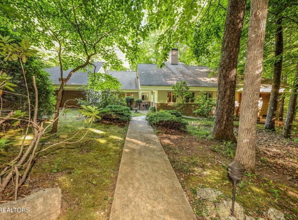 45 Hickory Tr, Norris, TN 37828