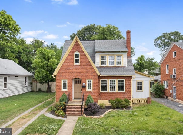 564 ORCHARD Street, STRASBURG, VA 22657