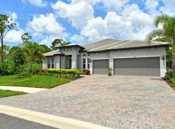 19815 BRIDGETOWN Loop, VENICE, FL 34293