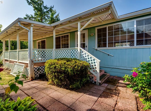 658 S 57TH St, Springfield, OR 97478
