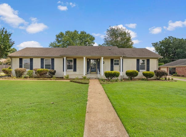 2210 Finley Dr, Florence, AL 35630