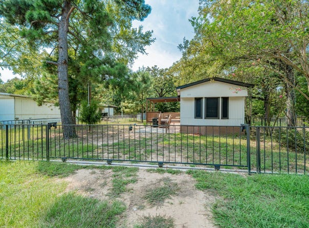 111 Pecos Drive, Mabank, TX 75156