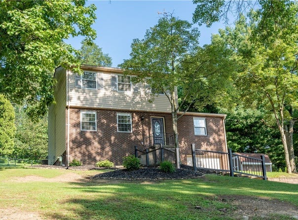 155 Thorndale Dr, Chippewa Twp, PA 15010