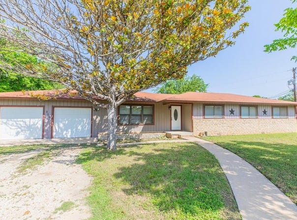 315 N Main St, Ingram, TX 78025