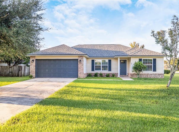 451 NORTH Boulevard E, MACCLENNY, FL 32063