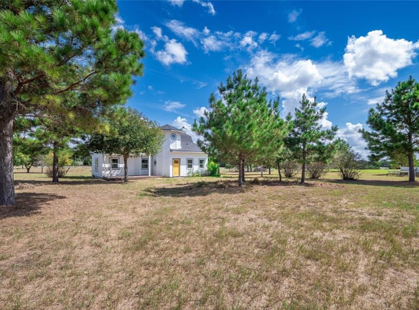 245 Country Ln, McDade, TX 78650