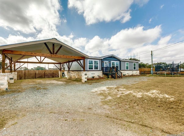 602 E Hunt St, Pleasanton, TX 78064