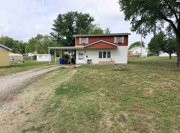 1322 S Walnut St, McPherson, KS 67460