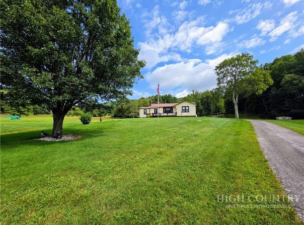 286 Hunt LN, Laurel Springs, NC 28644