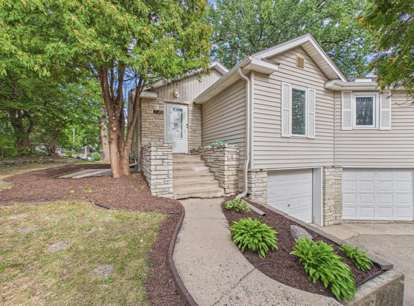 2149 Cardinal Lane, Mound, MN 55364