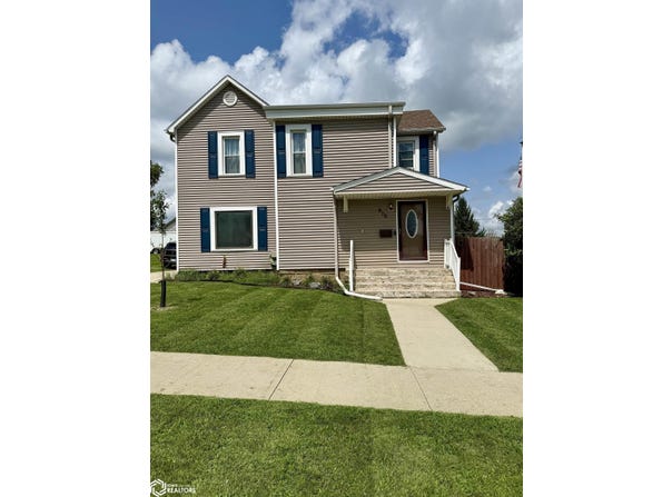 910 Edgington Avenue, Eldora, IA 50627