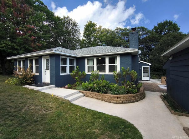 87 State M35 Highway, Negaunee, MI 49866