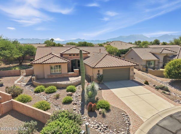 2480 E Mayview Drive, Green Valley, AZ 85614