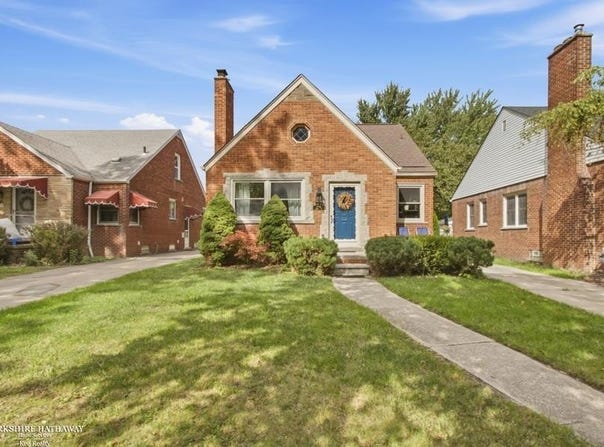 1790 Kenmore Drive, Grosse Pointe Woods, MI 48236