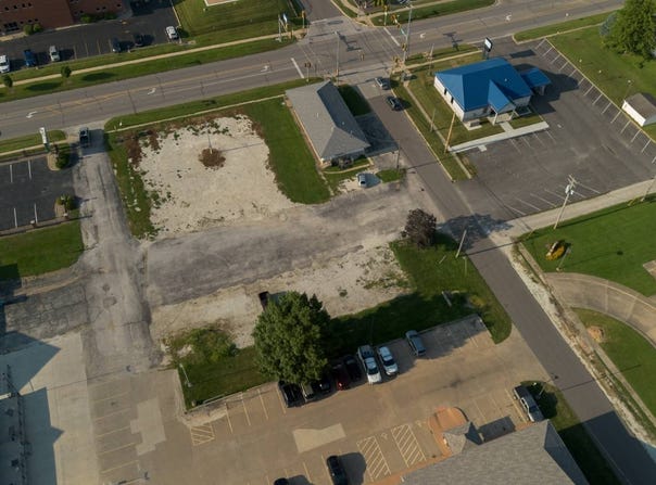 E Washington St, Pittsfield, IL 62363
