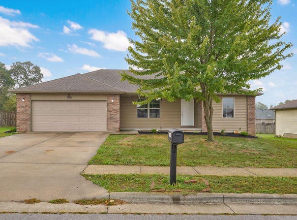 114 Spruce Avenue, Clever, MO 65631