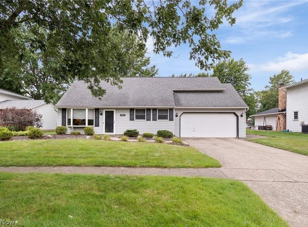 380 Naples Drive, Elyria, OH 44035
