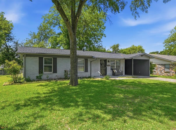 109 N Hickory Avenue, Denison, TX 75020
