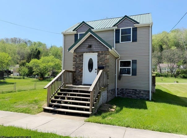 451 Maple Avenue, Philippi, WV 26416