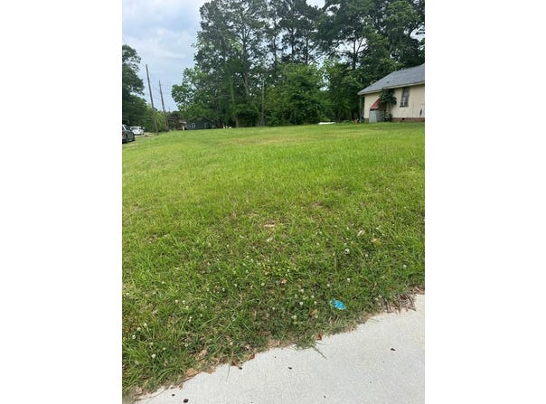 827 N.15TH AVE, LAUREL, MS 39440