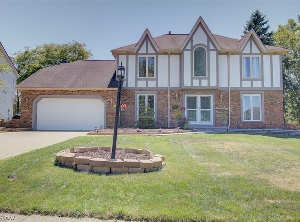 17639 Lexington Lane, Strongsville, OH 44136