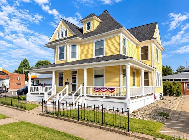 9 E Broadway, Trenton, IL 62293