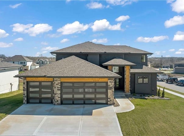 2608 NE Woodland Oak Drive, Lee's Summit, MO 64086
