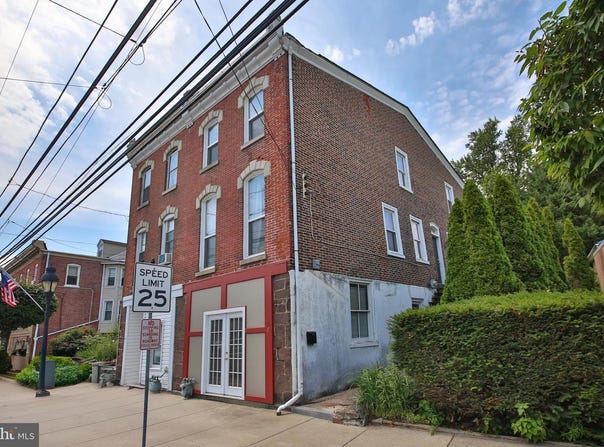 38 N MAIN ST, SPRING CITY, PA 19475