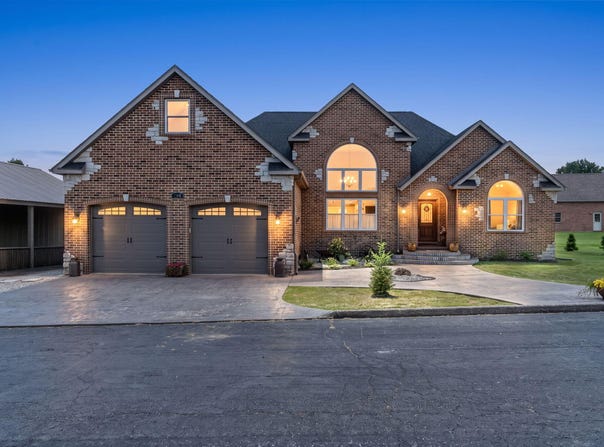 1504 E 15th Street, Mountain Grove, MO 65711