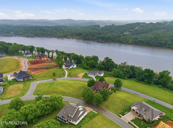 2327 Persimmon, Loudon, TN 37774