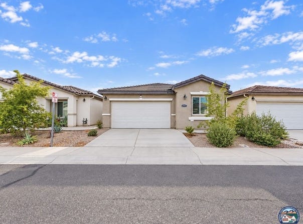 2737 Meadowbrook Dr, Imperial, CA 92251