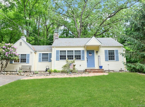 3 Hemion Way, Airmont, NY 10901