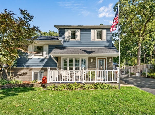 165 Forest Glen Road, Wood Dale, IL 60191