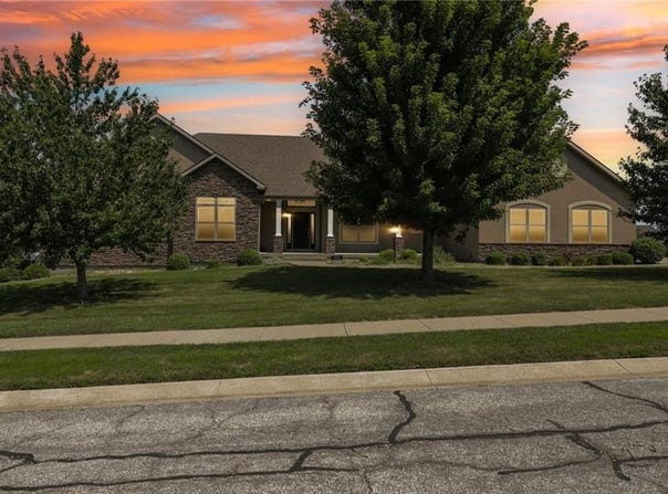 4215 Greystone Drive, St Joseph, MO 64505