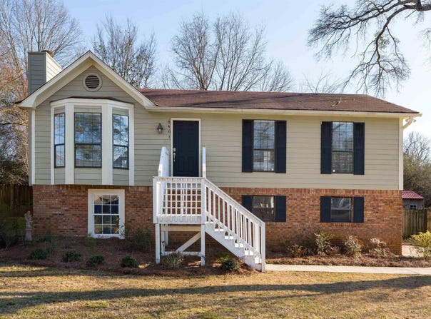 8401 LANEWOOD CIRCLE, LEEDS, AL 35094