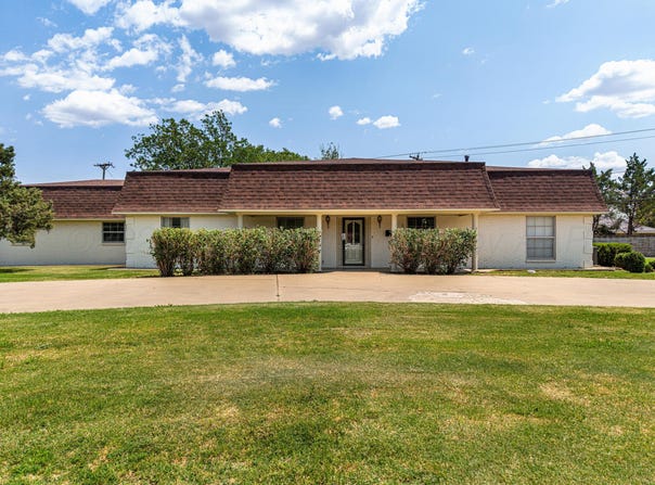 130 BAILEY Avenue, Dumas, TX 79029-3556