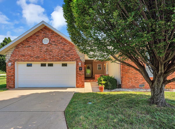 1404 N Sandy Creek Circle, Nixa, MO 65714