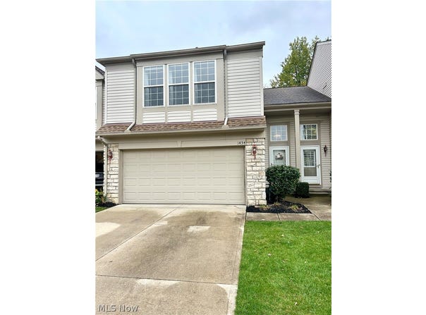 1434 S Yorkshire Drive, Broadview Heights, OH 44147