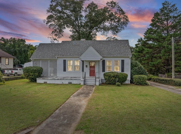 226 Irby Avenue, Laurens, SC 90613-1800