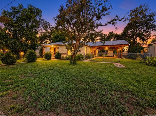 1306 1 /2 16TH ST, Hondo, TX 78861