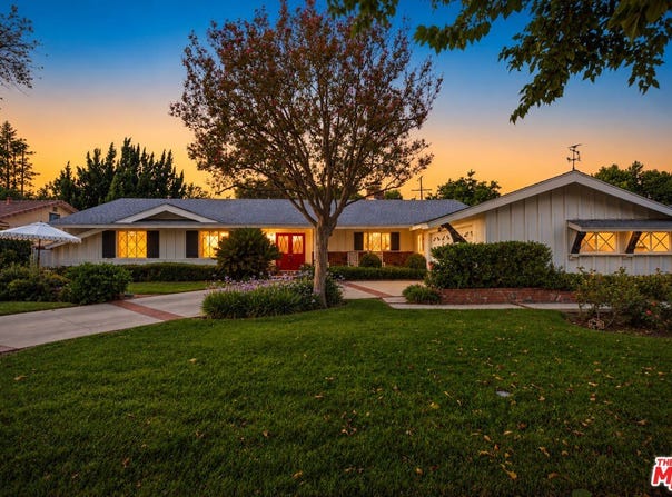 23431 Clarendon St, Woodland Hills, CA 91367