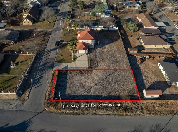 S 19th, Carrizo Springs, TX 78834
