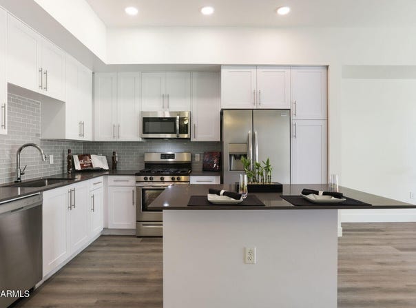 7300 E EARLL Drive, Scottsdale, AZ 85251