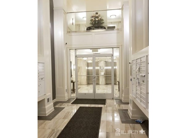 102 E Elizabeth Avenue E, Linden, NJ 07036