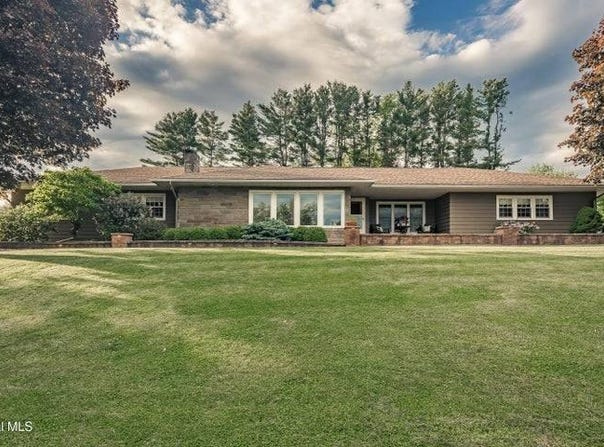 109 Golf Course Rd., Amsterdam, NY 12010