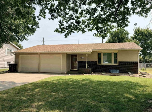 1458 N Maple St, McPherson, KS 67460