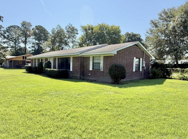 613 W Spring Ave, Geneva, AL 36340
