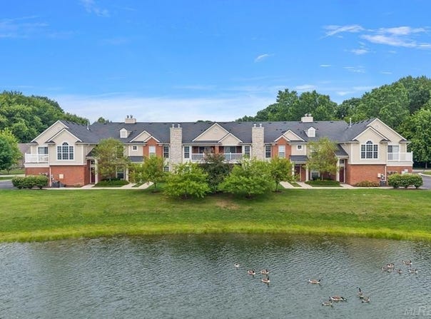 28228 Oakmonte Circle, New Hudson, MI 48165